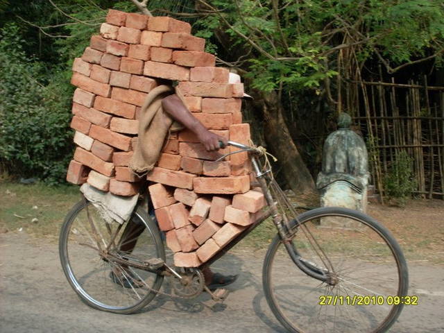 http://photo.dirt.ru/albums/userpics/35107/normal_bricks-on-a-bicycle-big.jpg